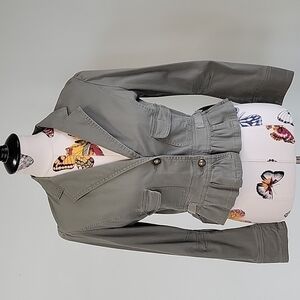 Ac-3998 army green jean jacket.  Two front pockets in size Medium.